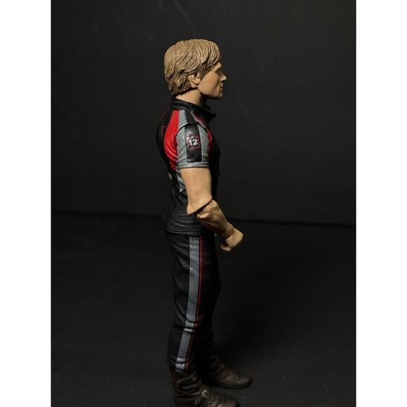 NECA Hunger Games Peeta Mellark Training Suit 7-Inch Series 2 Action Figure - Picture 6 of 7